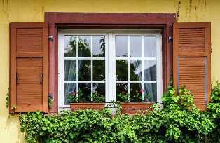 Как правильно установить деревянные окна на даче, чтобы сохранить тепло и уют