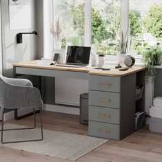 Как выбрать удобный письменный стол для домашнего кабинета