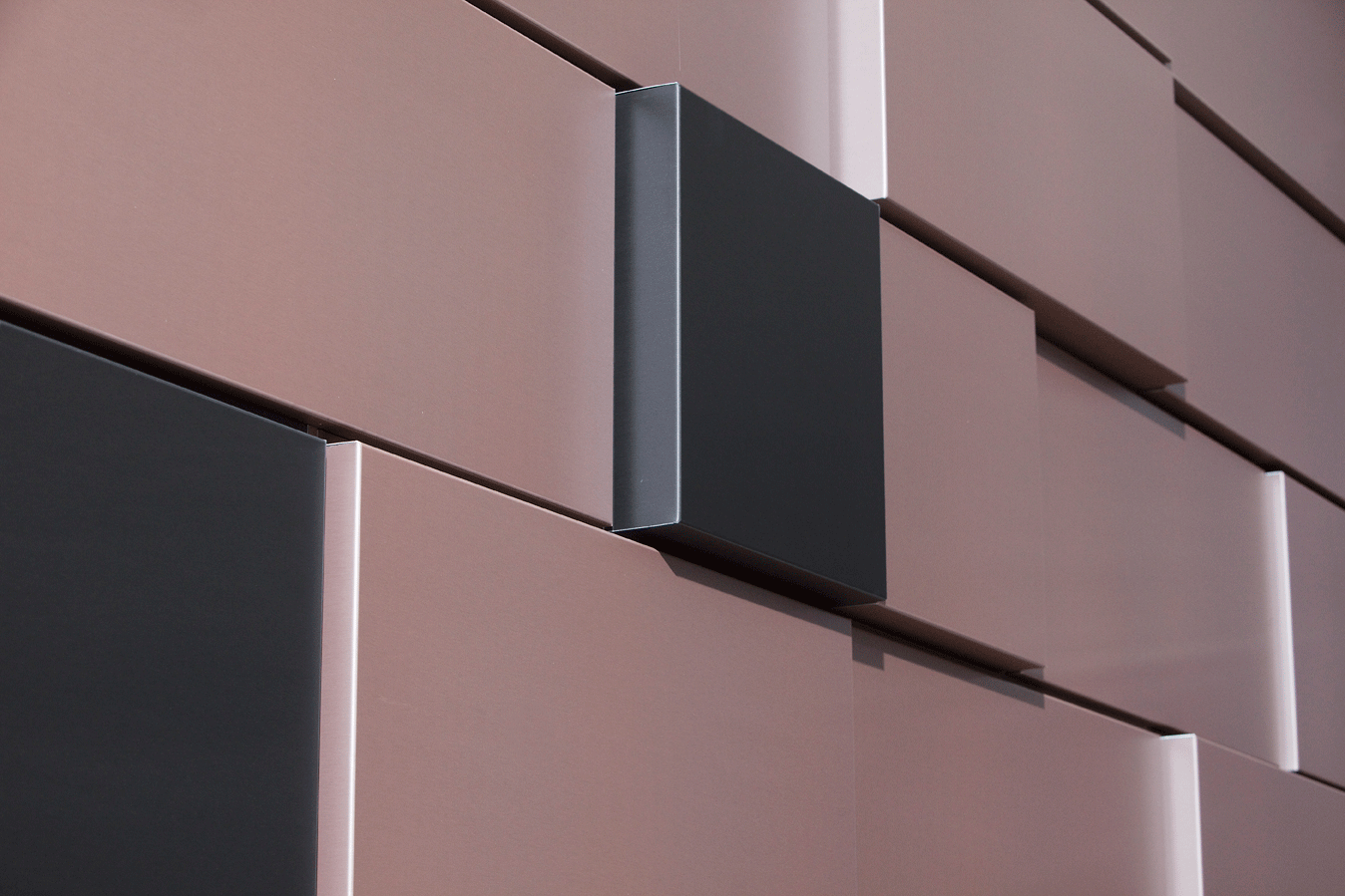 Облицовка фасада металлокассетами. Отделочные работы фасада